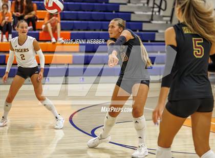 Thumbnail 3 in Harrisburg vs. Marymount photogallery.