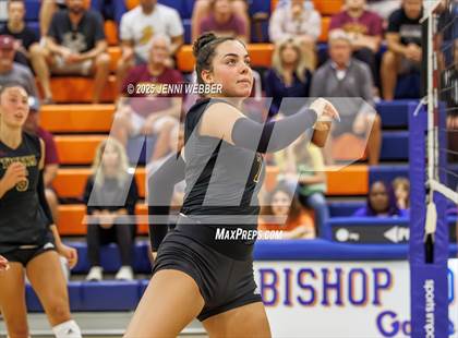 Thumbnail 1 in Harrisburg vs. Marymount photogallery.