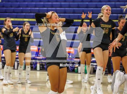 Thumbnail 1 in Harrisburg vs. Marymount photogallery.