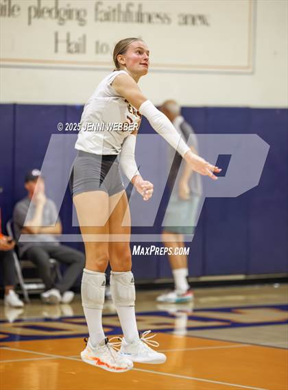 Thumbnail 2 in Harrisburg vs. Marymount photogallery.