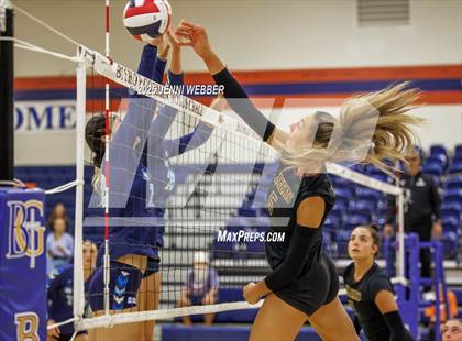 Thumbnail 2 in Harrisburg vs. Marymount photogallery.