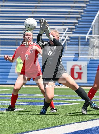 Thumbnail 3 in Boerne-Champion vs Grapevine (UIL 5A Girls Soccer State Semifinal) photogallery.