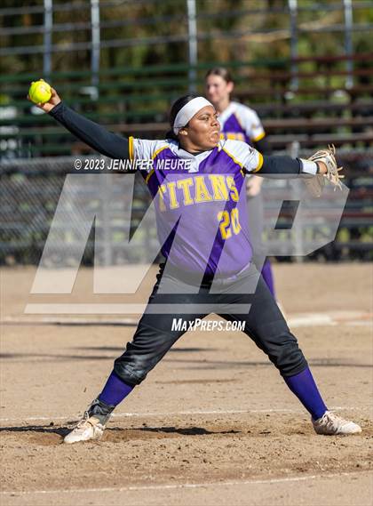 Thumbnail 1 in Kennedy @ Moreau Catholic photogallery.