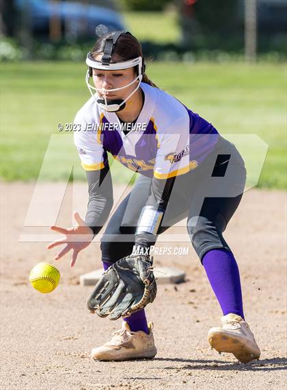 Thumbnail 1 in Kennedy @ Moreau Catholic photogallery.