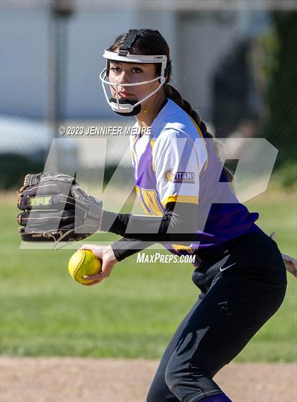 Thumbnail 1 in Kennedy @ Moreau Catholic photogallery.
