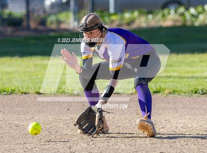Thumbnail 1 in Kennedy @ Moreau Catholic photogallery.