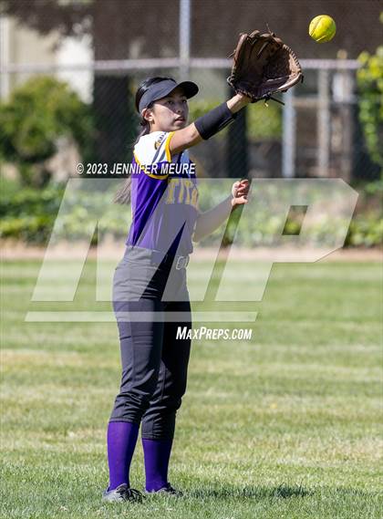 Thumbnail 1 in Kennedy @ Moreau Catholic photogallery.