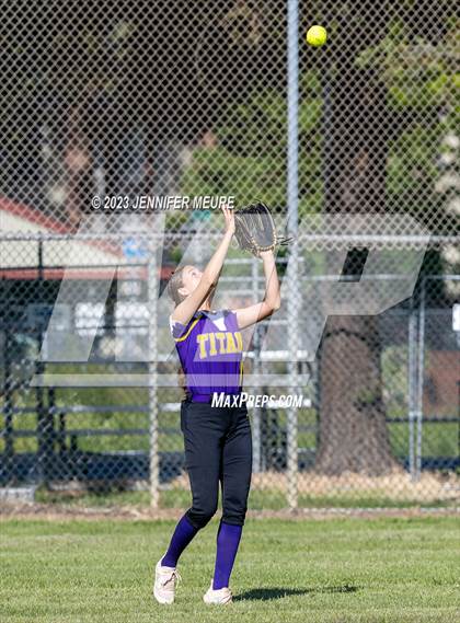 Thumbnail 1 in Kennedy @ Moreau Catholic photogallery.