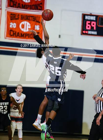 Thumbnail 3 in Notre Dame (SO) vs Chaminade photogallery.