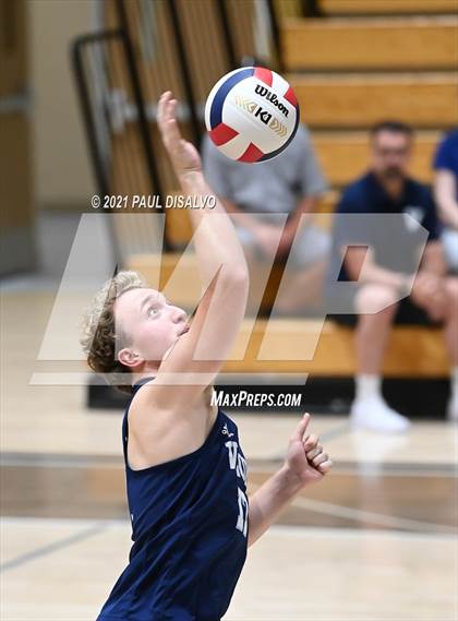 Thumbnail 3 in Legend vs. Valor Christian (CHSAA 5A Semi-Final) photogallery.