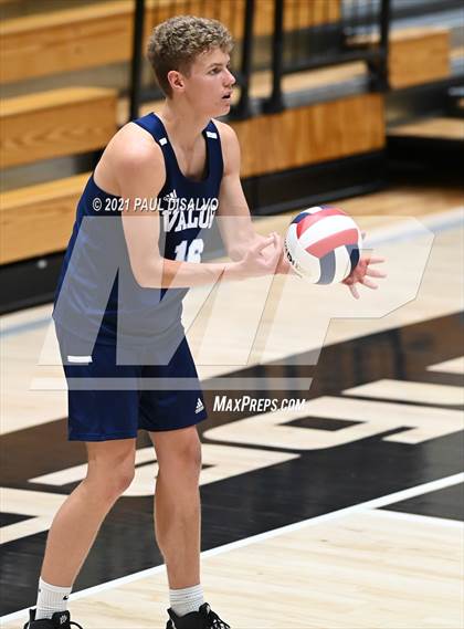 Thumbnail 3 in Legend vs. Valor Christian (CHSAA 5A Semi-Final) photogallery.