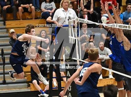 Thumbnail 3 in Legend vs. Valor Christian (CHSAA 5A Semi-Final) photogallery.