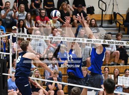 Thumbnail 2 in Legend vs. Valor Christian (CHSAA 5A Semi-Final) photogallery.