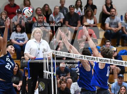 Thumbnail 1 in Legend vs. Valor Christian (CHSAA 5A Semi-Final) photogallery.
