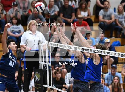 Thumbnail 2 in Legend vs. Valor Christian (CHSAA 5A Semi-Final) photogallery.