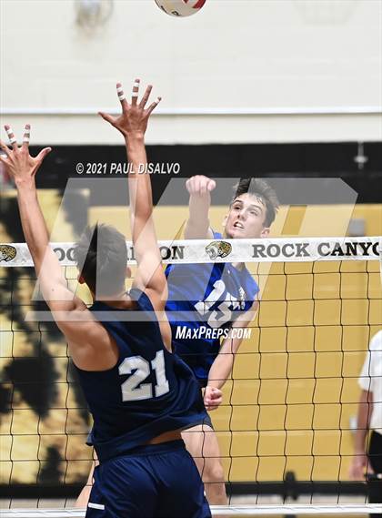Thumbnail 1 in Legend vs. Valor Christian (CHSAA 5A Semi-Final) photogallery.