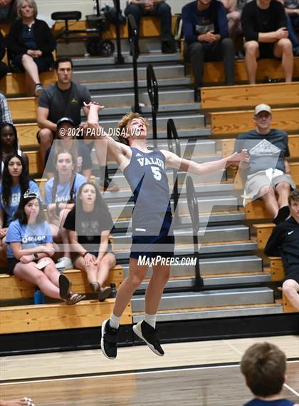 Thumbnail 1 in Legend vs. Valor Christian (CHSAA 5A Semi-Final) photogallery.