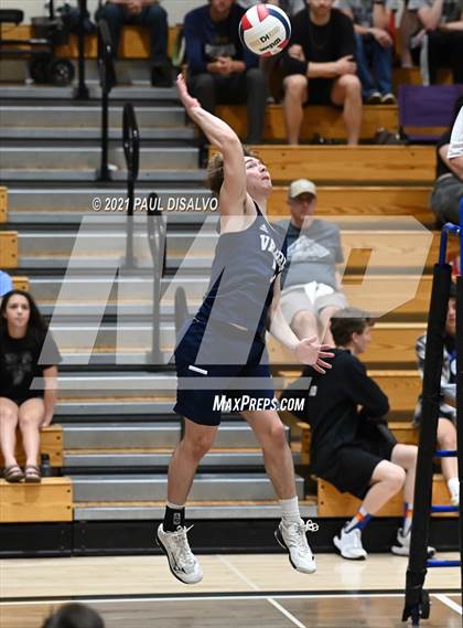 Thumbnail 3 in Legend vs. Valor Christian (CHSAA 5A Semi-Final) photogallery.
