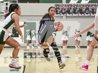 Thumbnail 2 in Ben Davis @ Zionsville photogallery.