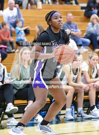 Thumbnail 2 in Ben Davis @ Zionsville photogallery.