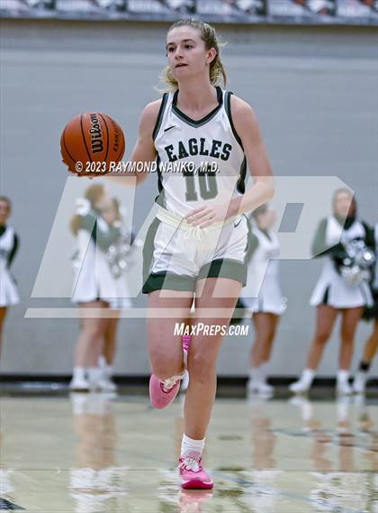 Thumbnail 2 in Ben Davis @ Zionsville photogallery.