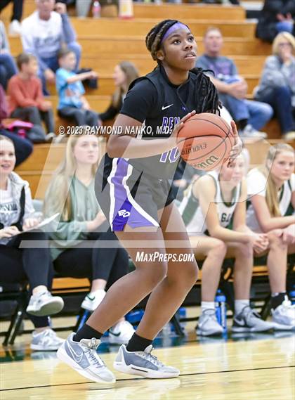 Thumbnail 3 in Ben Davis @ Zionsville photogallery.