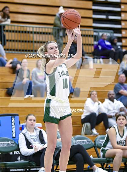 Thumbnail 2 in Ben Davis @ Zionsville photogallery.