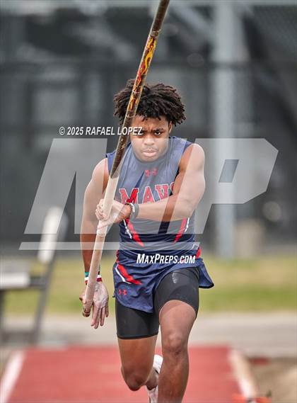 Thumbnail 2 in Generation Park Invitational (Pole Vault) photogallery.