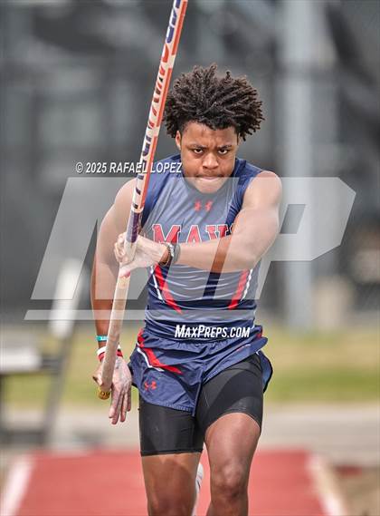 Thumbnail 3 in Generation Park Invitational (Pole Vault) photogallery.