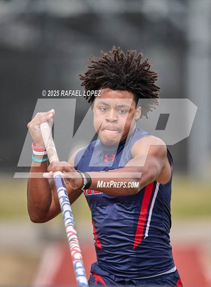 Thumbnail 3 in Generation Park Invitational (Pole Vault) photogallery.