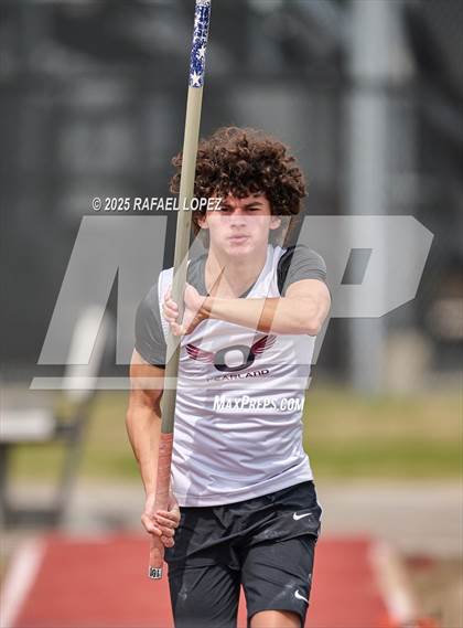 Thumbnail 1 in Generation Park Invitational (Pole Vault) photogallery.