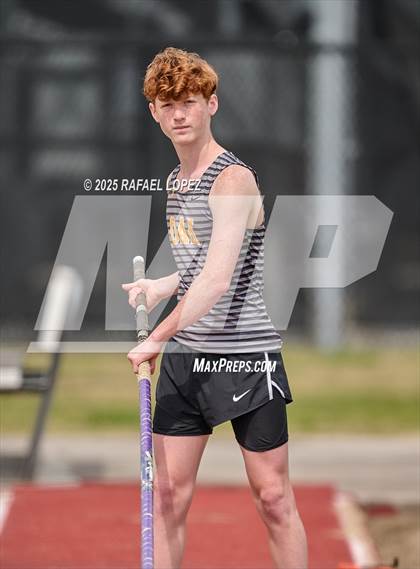 Thumbnail 1 in Generation Park Invitational (Pole Vault) photogallery.