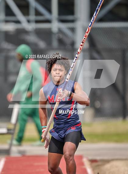 Thumbnail 2 in Generation Park Invitational (Pole Vault) photogallery.