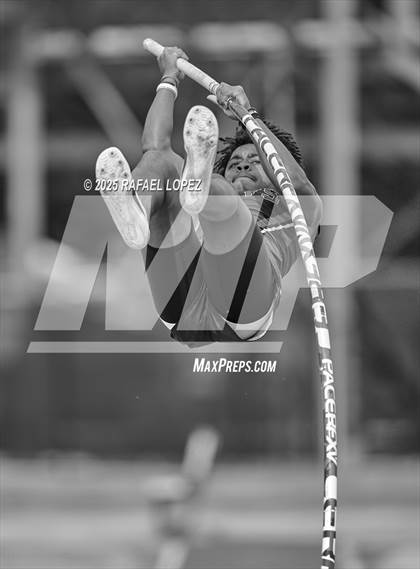 Thumbnail 2 in Generation Park Invitational (Pole Vault) photogallery.