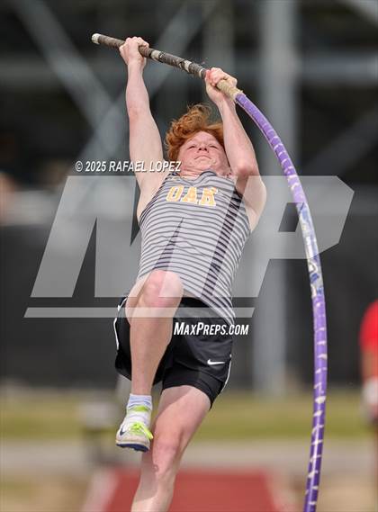 Thumbnail 3 in Generation Park Invitational (Pole Vault) photogallery.