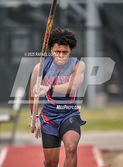 Thumbnail 3 in Generation Park Invitational (Pole Vault) photogallery.