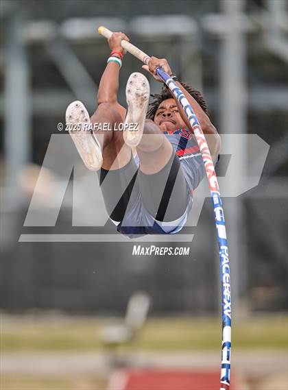 Thumbnail 3 in Generation Park Invitational (Pole Vault) photogallery.