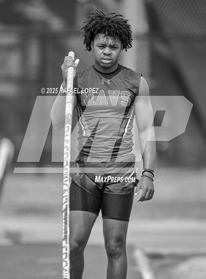 Thumbnail 2 in Generation Park Invitational (Pole Vault) photogallery.