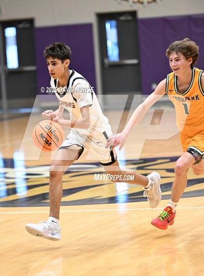 Thumbnail 2 in AGBU vs. Moorpark photogallery.