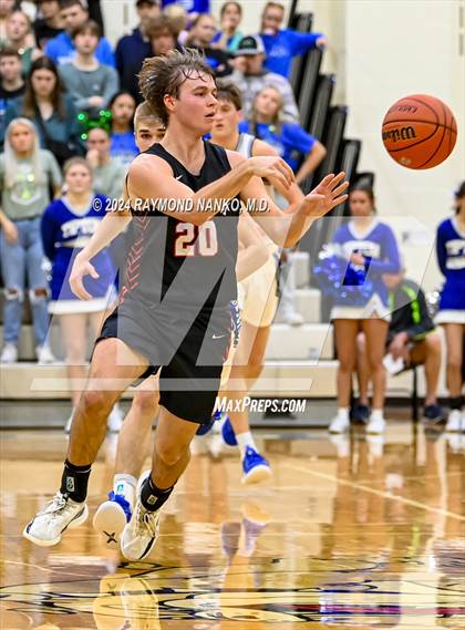 Thumbnail 2 in Wapahani vs. Tipton (ISHAA 2A Region 19 Final) photogallery.