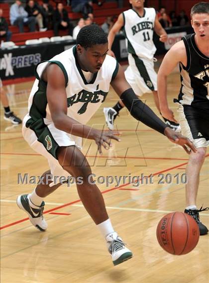 Thumbnail 3 in Tarbut V'torah vs. Ribet Academy (CIF SS D6AA Final) photogallery.
