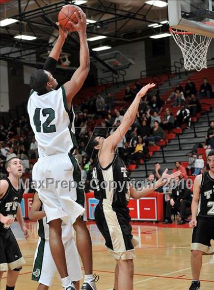 Thumbnail 1 in Tarbut V'torah vs. Ribet Academy (CIF SS D6AA Final) photogallery.