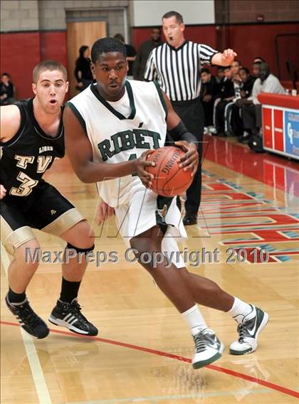 Thumbnail 2 in Tarbut V'torah vs. Ribet Academy (CIF SS D6AA Final) photogallery.