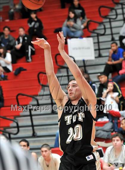 Thumbnail 3 in Tarbut V'torah vs. Ribet Academy (CIF SS D6AA Final) photogallery.
