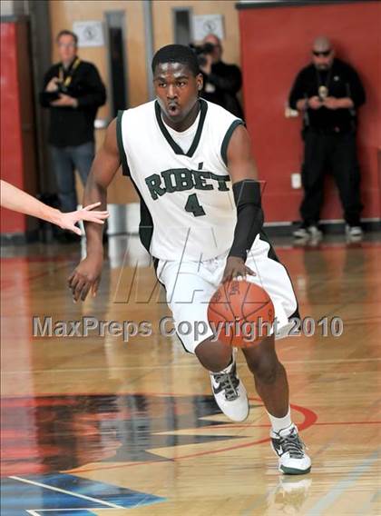 Thumbnail 1 in Tarbut V'torah vs. Ribet Academy (CIF SS D6AA Final) photogallery.