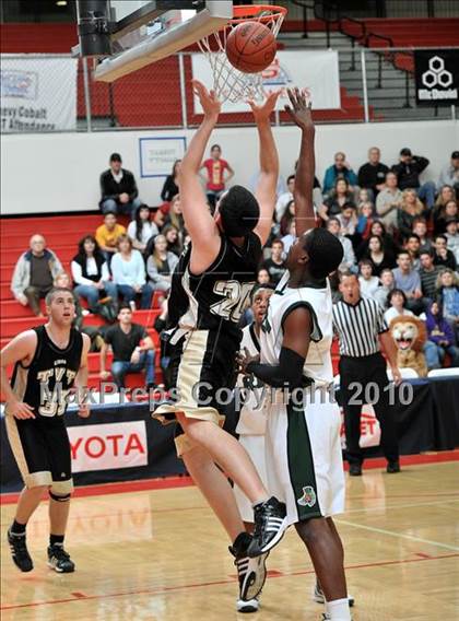 Thumbnail 2 in Tarbut V'torah vs. Ribet Academy (CIF SS D6AA Final) photogallery.