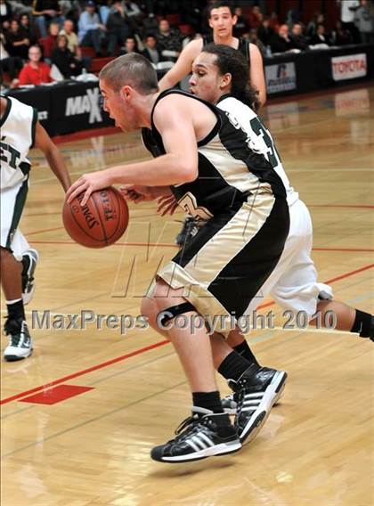 Thumbnail 2 in Tarbut V'torah vs. Ribet Academy (CIF SS D6AA Final) photogallery.