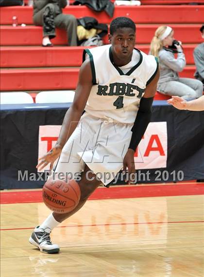 Thumbnail 3 in Tarbut V'torah vs. Ribet Academy (CIF SS D6AA Final) photogallery.