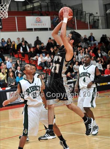 Thumbnail 3 in Tarbut V'torah vs. Ribet Academy (CIF SS D6AA Final) photogallery.