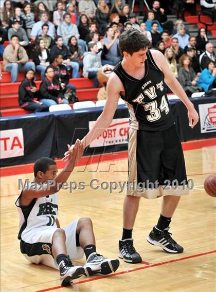 Thumbnail 2 in Tarbut V'torah vs. Ribet Academy (CIF SS D6AA Final) photogallery.